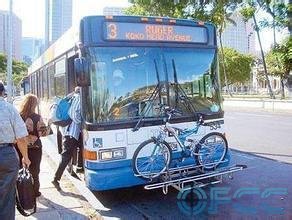 公交拉自行车